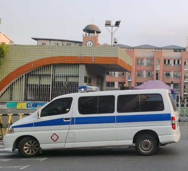 广州救护车出租护送骨折病人一公里多少钱